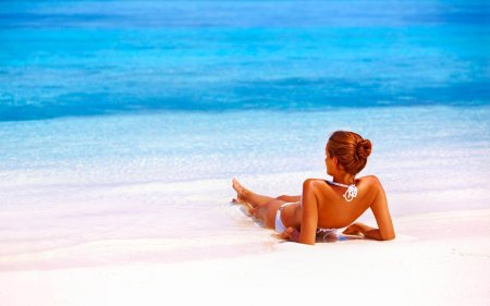 Девушка на пляже