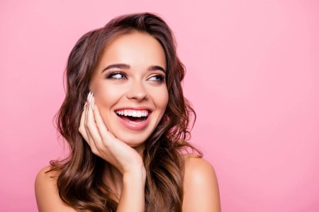 Улыбающаяся женщина