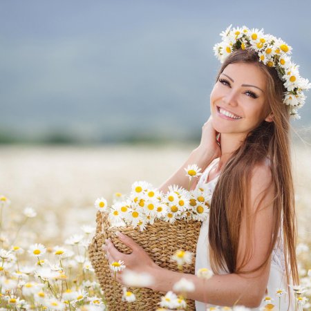 Девушка в ромашках