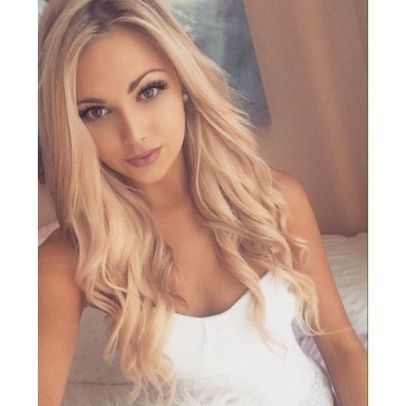 Красивая девушка блондинка