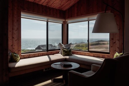 Окно с видом на море