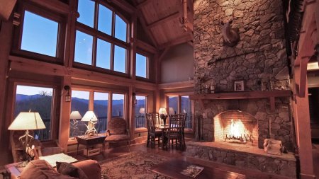 Уютный домик с камином