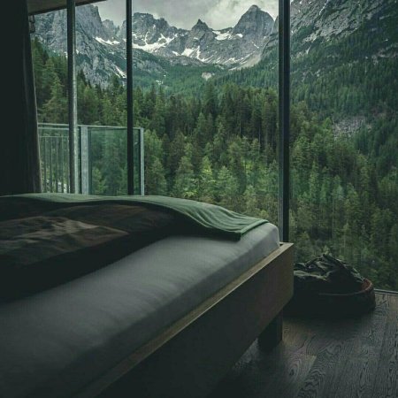 Вид из окна на горы