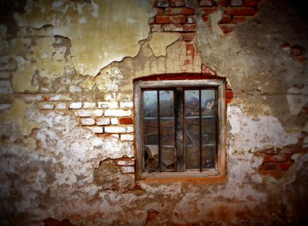 Стена с окнами