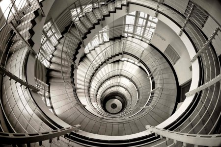 Винтовая симметрия в архитектуре