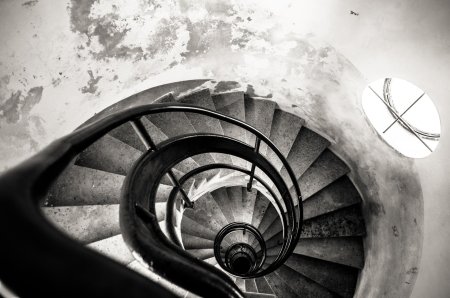 Спиральная симметрия в архитектуре