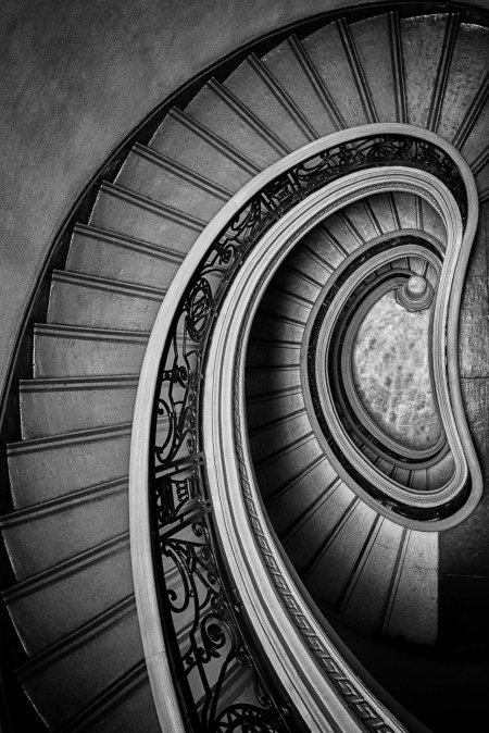 Красивая винтовая лестница