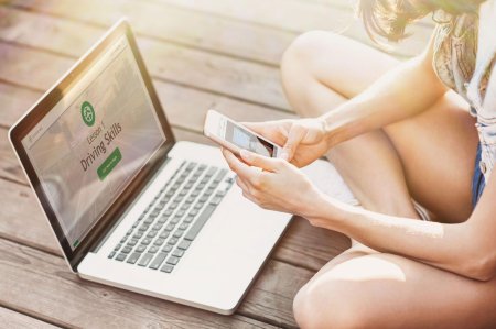 Телефон в руке