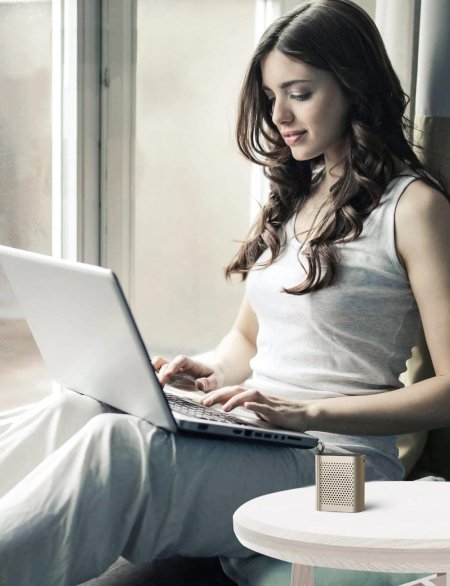 Девушка с ноутбуком