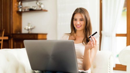 Девушка с кредиткой