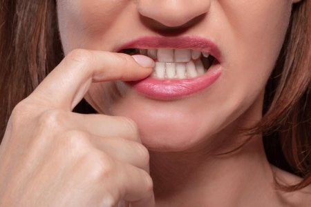 Грызть ногти вредная привычка