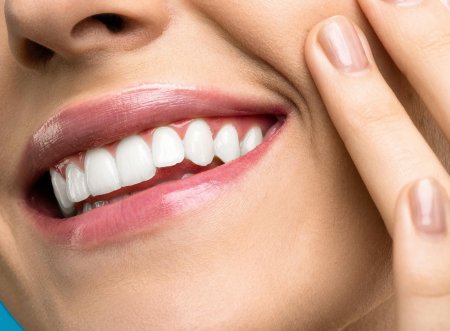 Улыбка с зубами