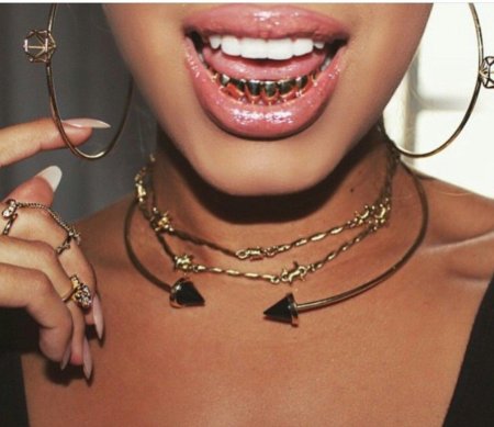 Золотые грилзы на зубы