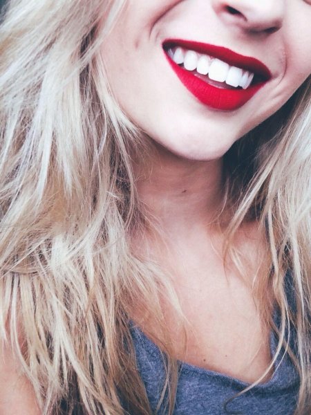 Красивая женская улыбка