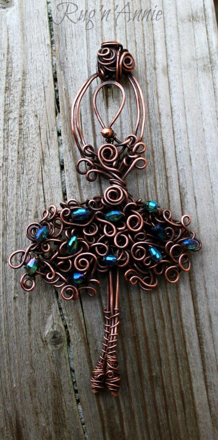 Украшение из проволоки