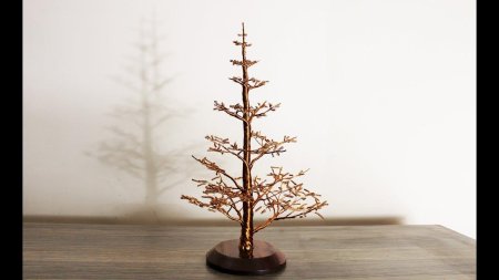 Декоративная елка из проволоки