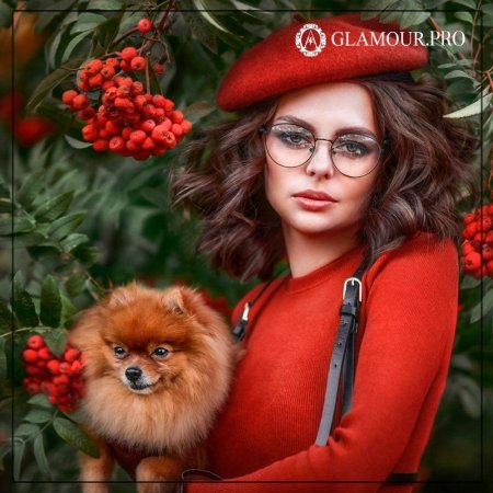 Девушка со шпицем