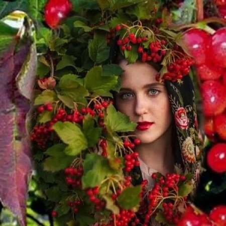 Девушка с рябиной