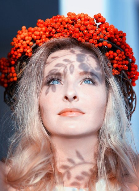 Венок из рябины на голову