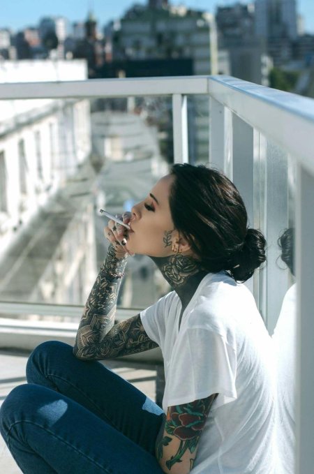 Татуированная девушка