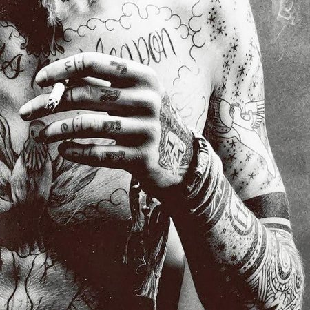 Парень в тату