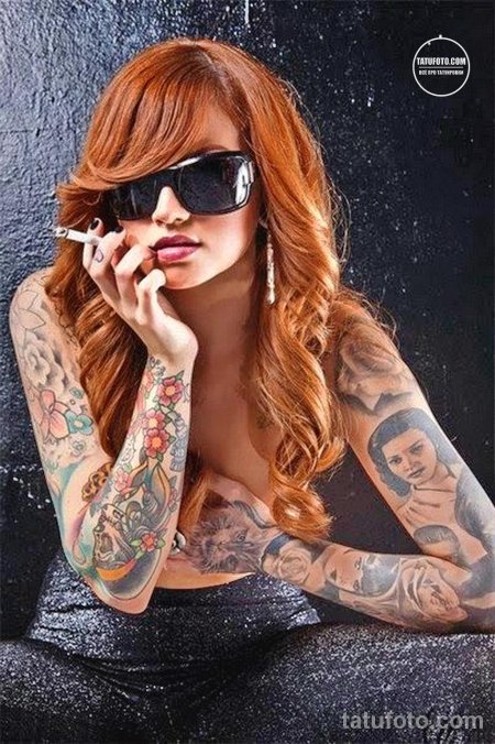 Девушка с татуировками
