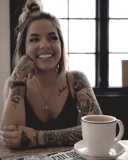 Девушка татуировка