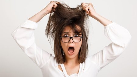 Девушка в панике