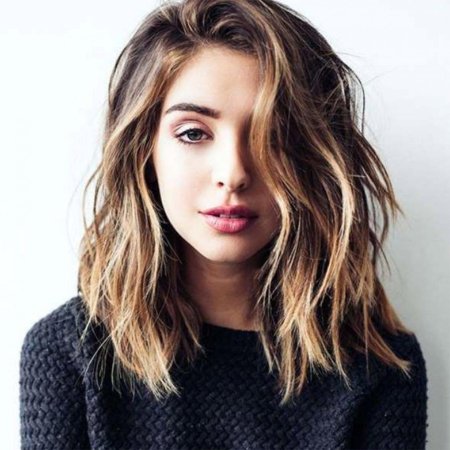 Волосы средней длины