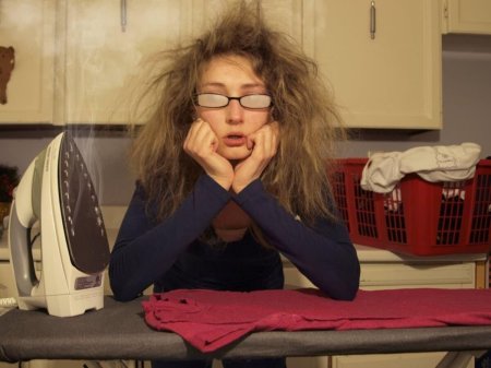 Растрепанная женщина