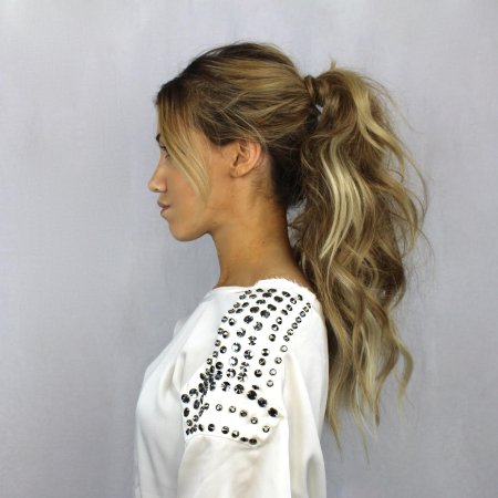 Небрежная прическа на длинные волосы