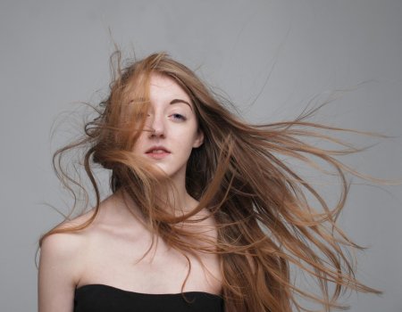 Девушки с распущенными волосами