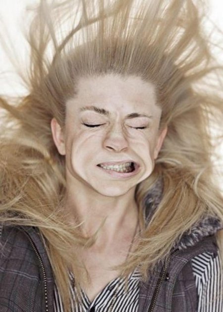 Растрепанная женщина