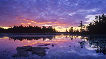 Закат над озером