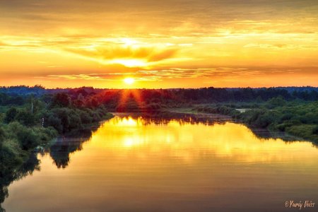Закат над рекой