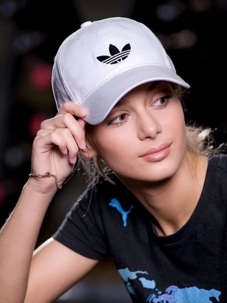 Женская бейсболка adidas
