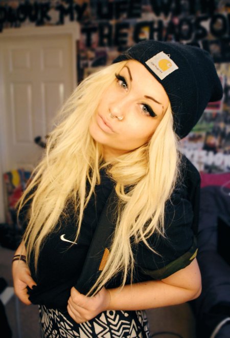 Крутая блондинка