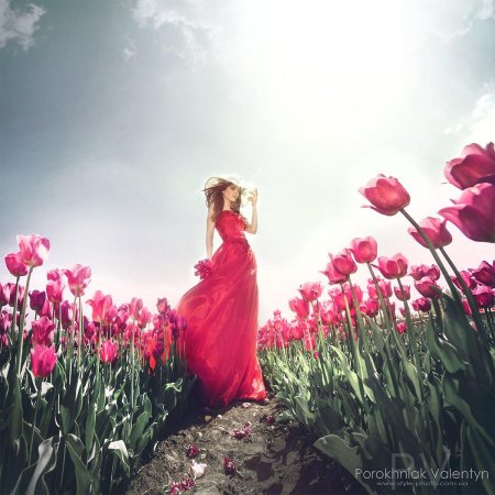 Женщина с тюльпанами