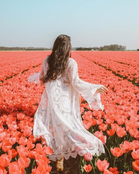 Фотосессия в поле с цветами