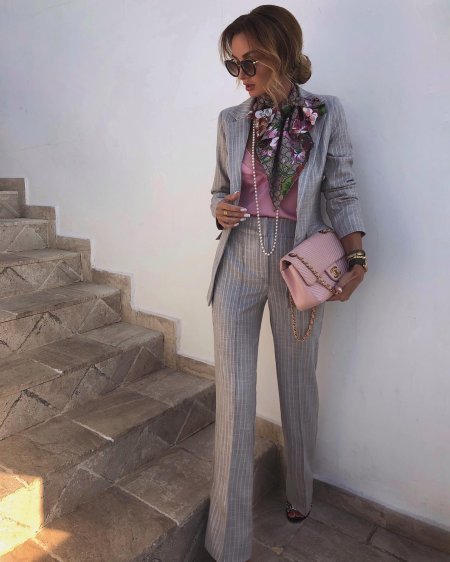 Модные брючные костюмы