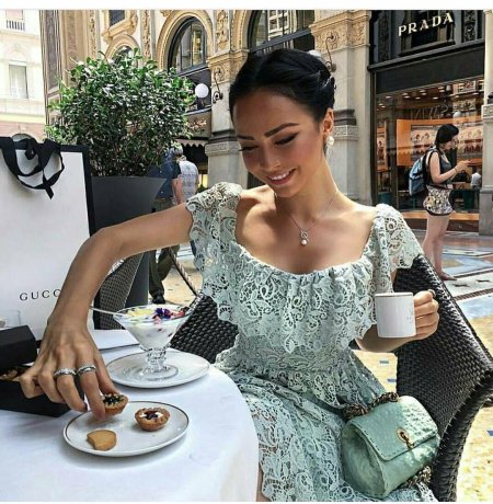 Девушка элегантная