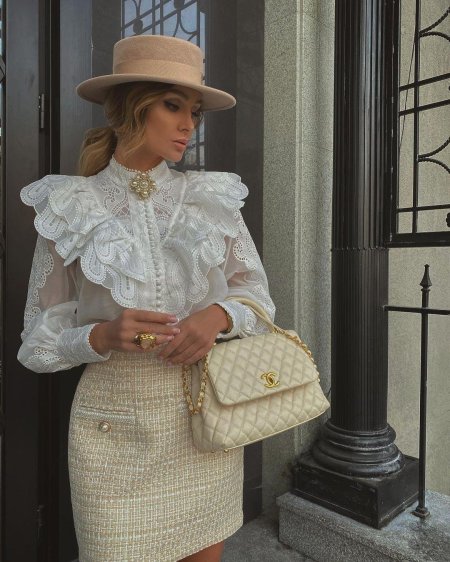 Блузка элегантная