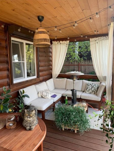 Красивая веранда на даче