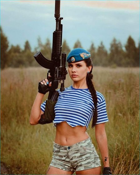 Девушки в форме вдв