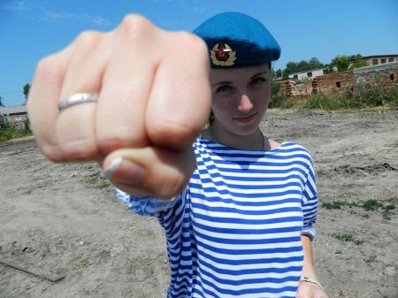 Девушка вдв