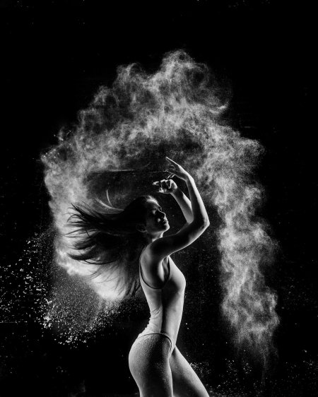 Танец девушка