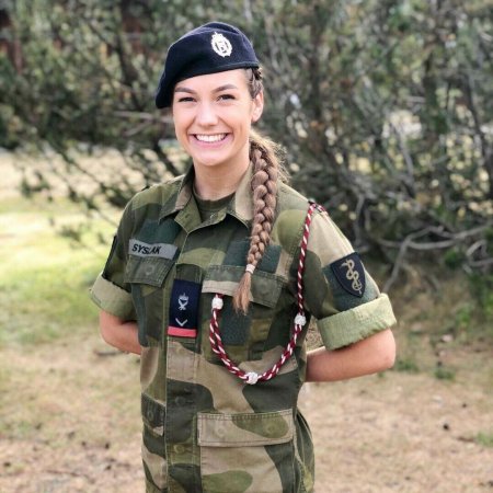 Красивые женщины военные