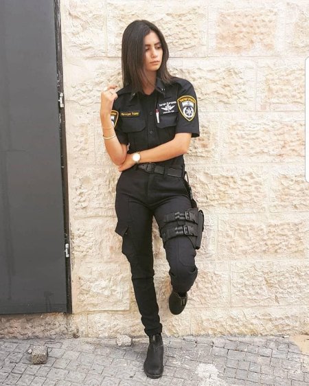 Красивые полицейские девушки