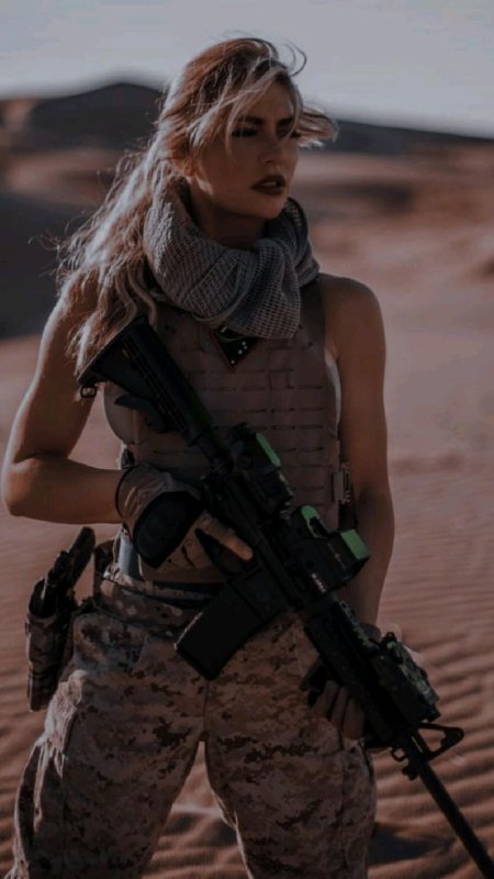 Девушка милитари