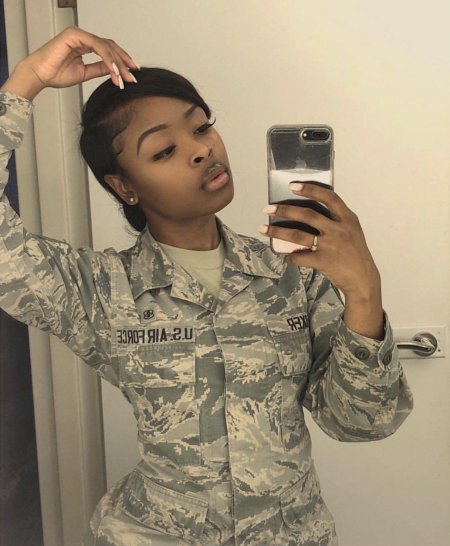 Чернокожие девушки военные